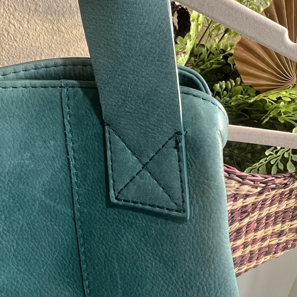 American Leather Co Minimalist Teal Triple Entry Shoulder Bag - Picture 4 of 12